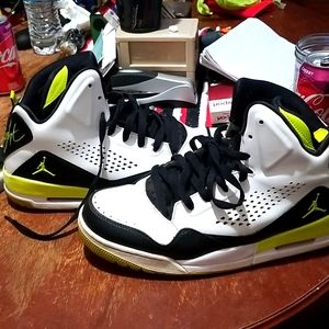 Used Men's Jordan's Flight